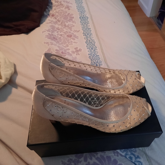 Adrianna Papell champagne sparkle heels - Picture 2 of 9